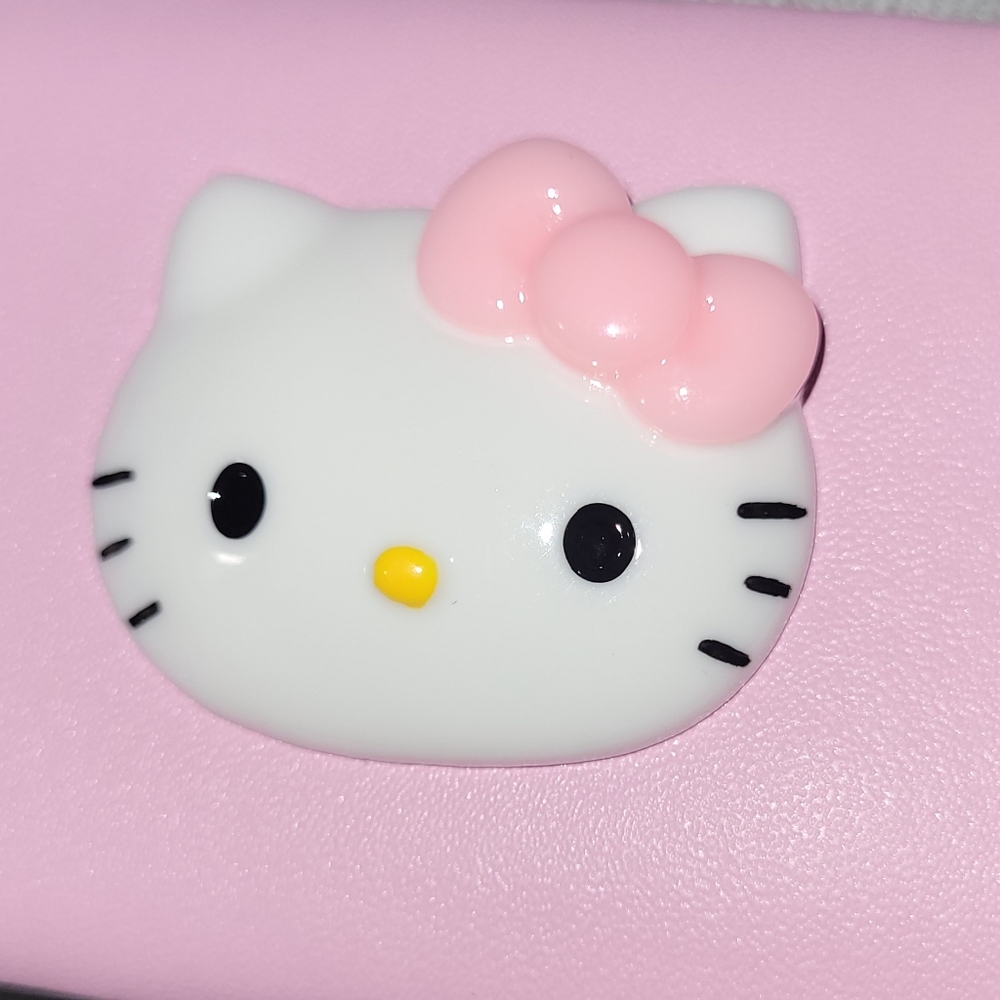 Hello Kitty Manicure Set. 7-Piece Set. - Picture 3 of 16